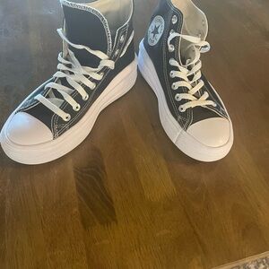 Converse Black High-Tops hi lift